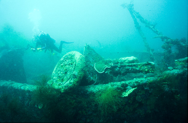 Gill and Japanese field gun on WWII 'Japanese Maru' - Morovo Lagoon